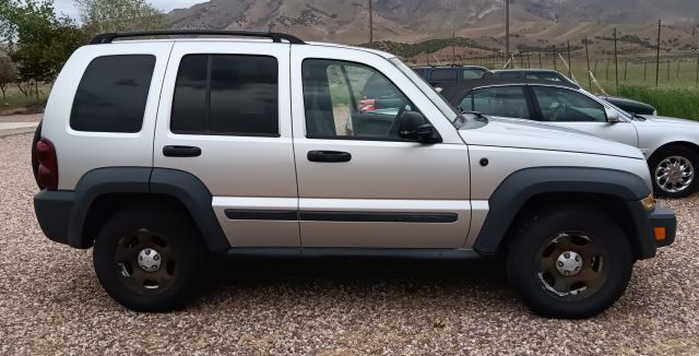 2006 LIBERTY 4X4 SILVER (17).jpg